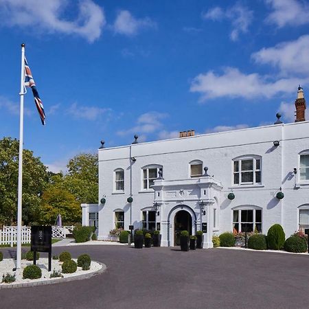 Worldhotels Distinctive Woughton House Hotel Milton Keynes Extérieur photo