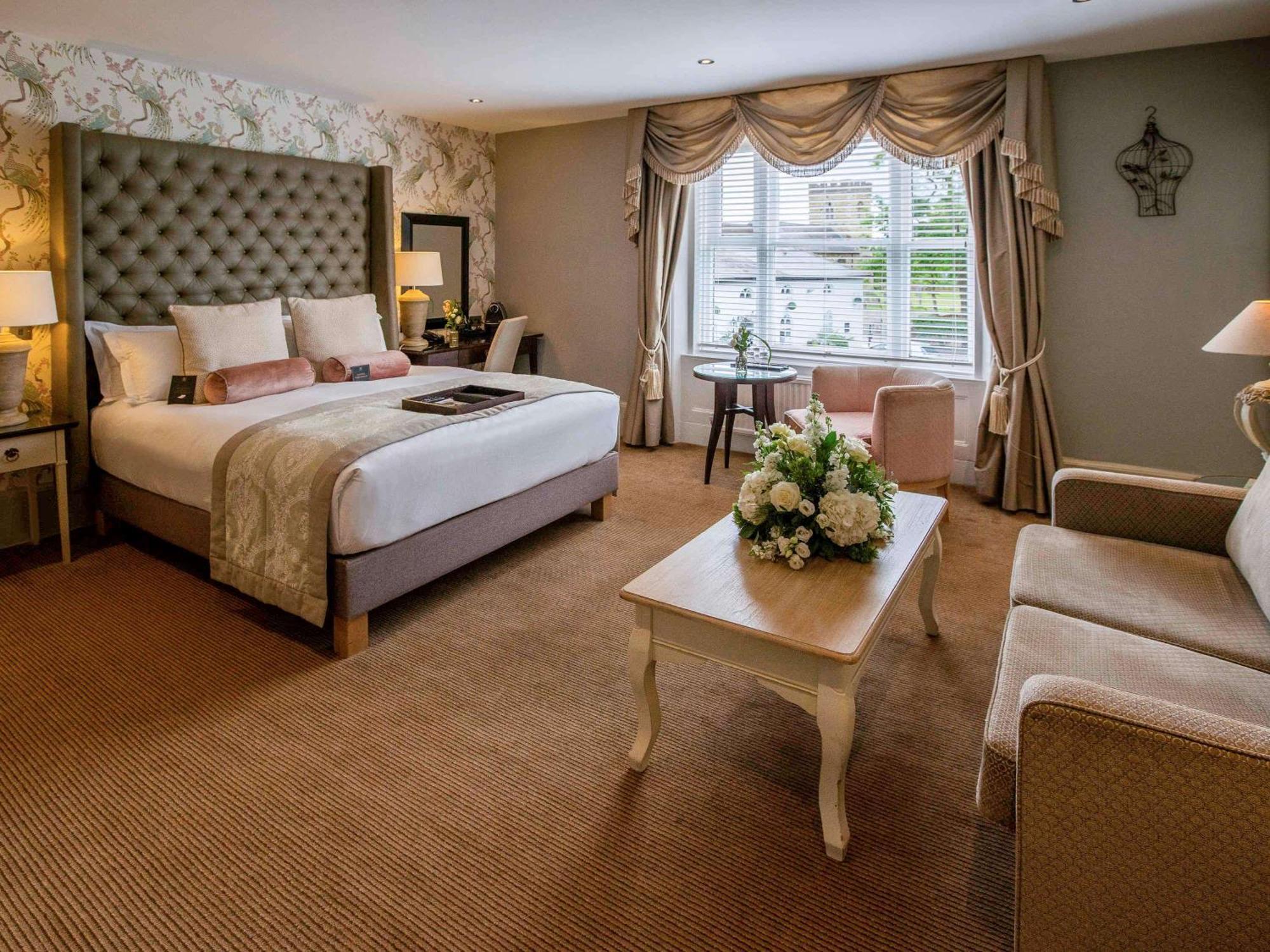 Worldhotels Distinctive Woughton House Hotel Milton Keynes Extérieur photo