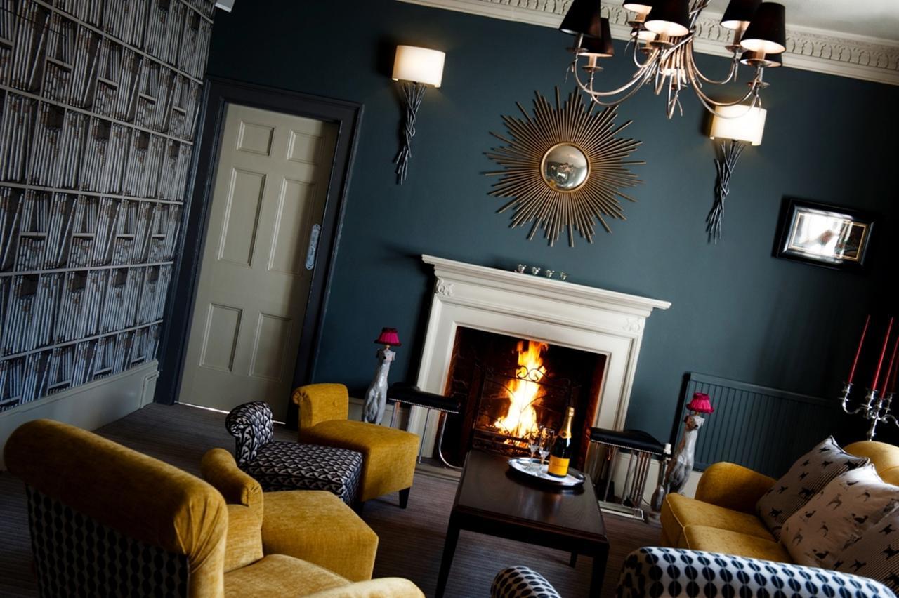 Worldhotels Distinctive Woughton House Hotel Milton Keynes Extérieur photo