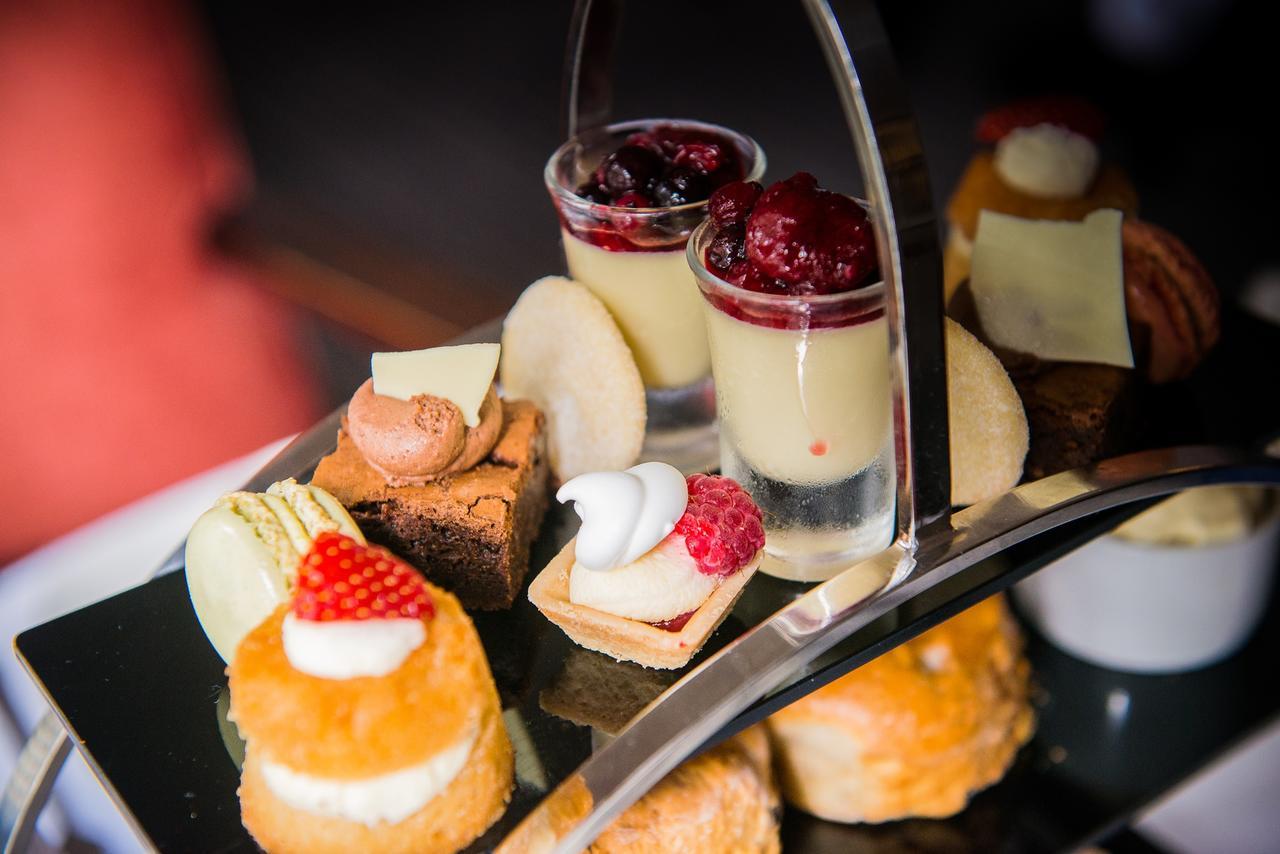 Worldhotels Distinctive Woughton House Hotel Milton Keynes Extérieur photo