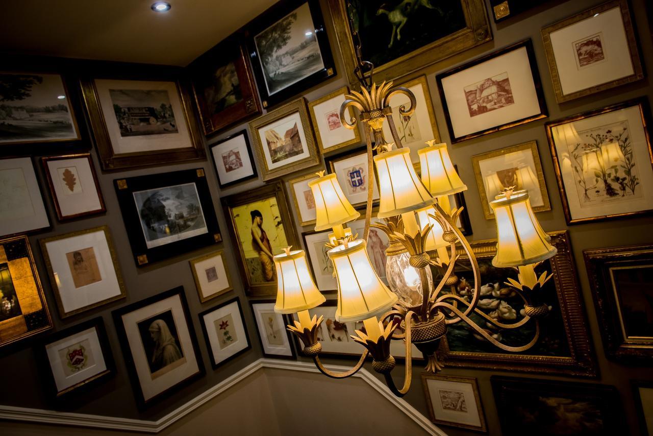 Worldhotels Distinctive Woughton House Hotel Milton Keynes Extérieur photo