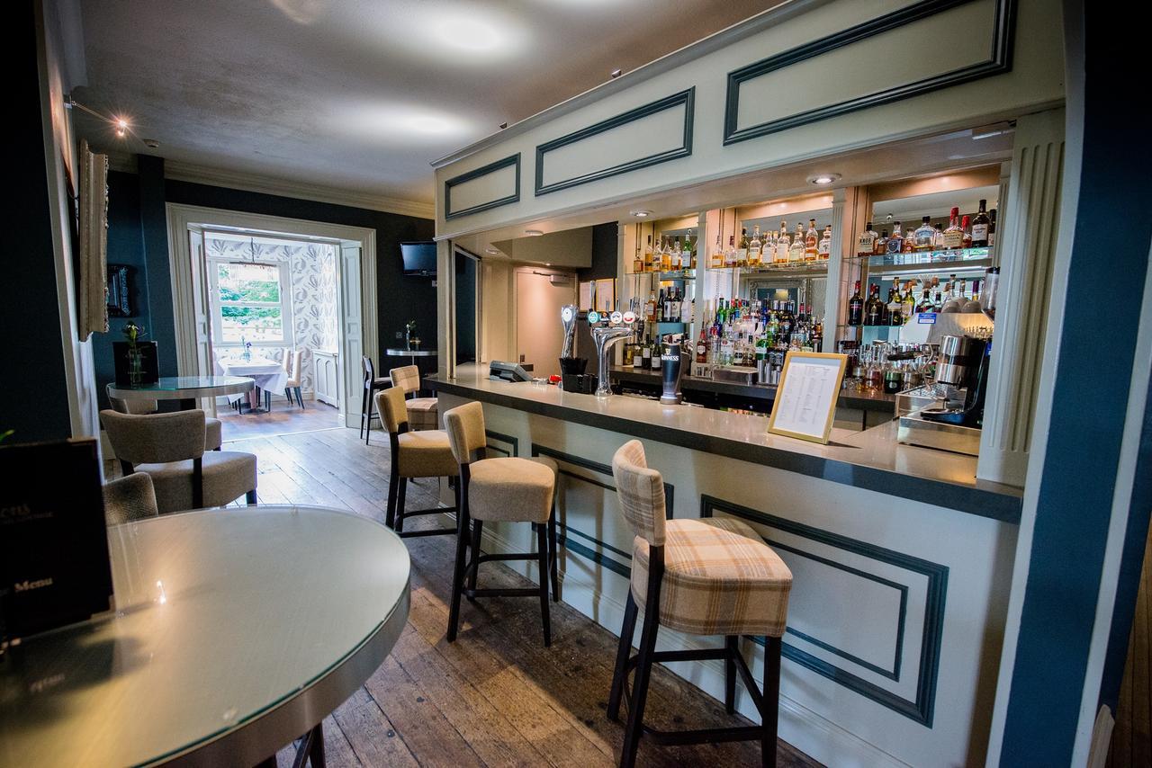 Worldhotels Distinctive Woughton House Hotel Milton Keynes Extérieur photo
