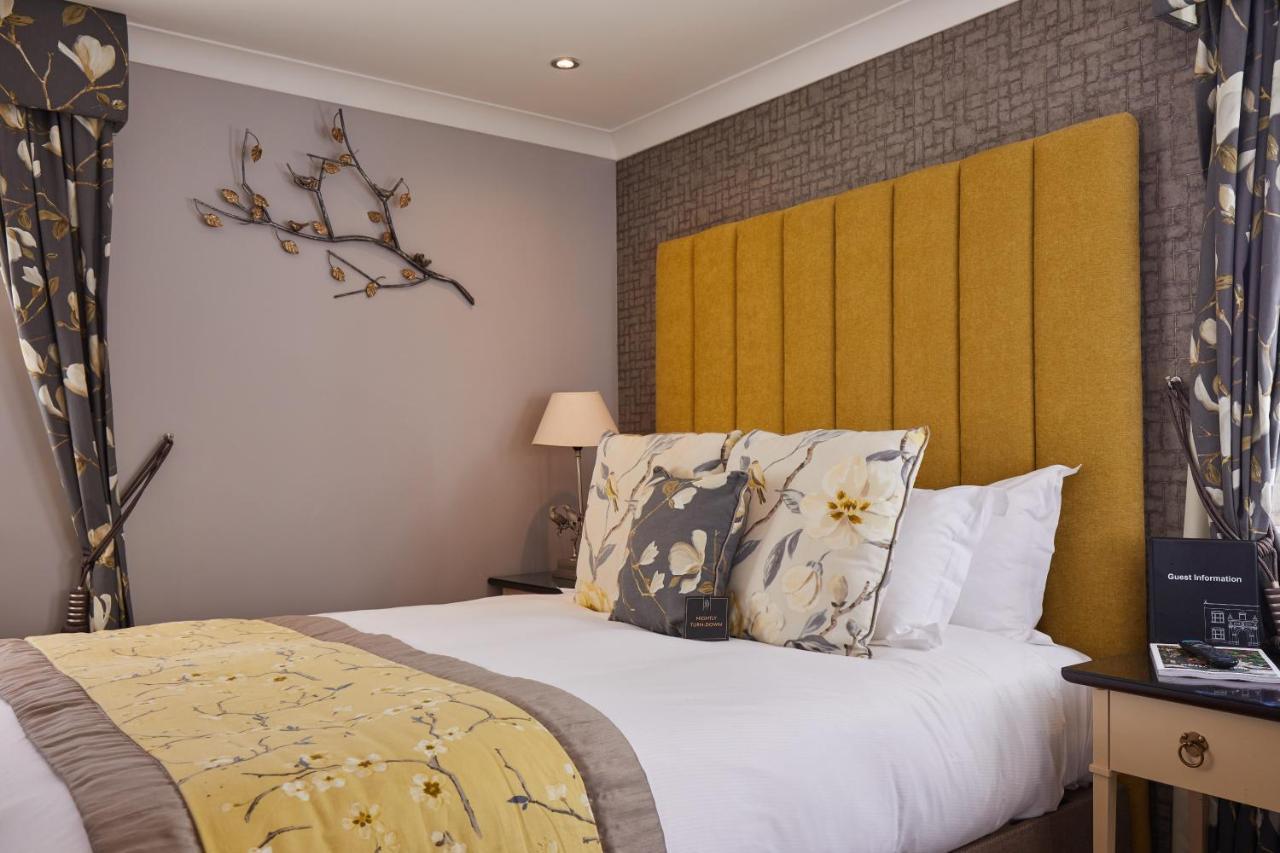 Worldhotels Distinctive Woughton House Hotel Milton Keynes Extérieur photo