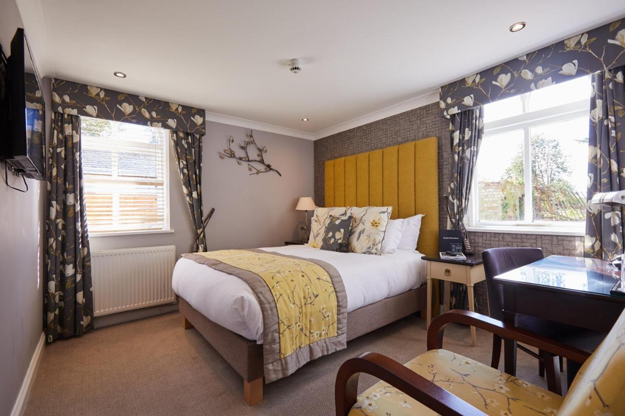 Worldhotels Distinctive Woughton House Hotel Milton Keynes Extérieur photo