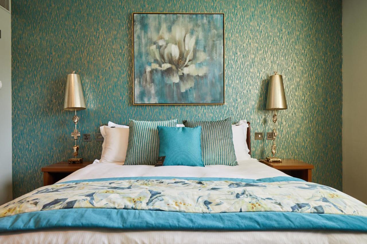 Worldhotels Distinctive Woughton House Hotel Milton Keynes Extérieur photo