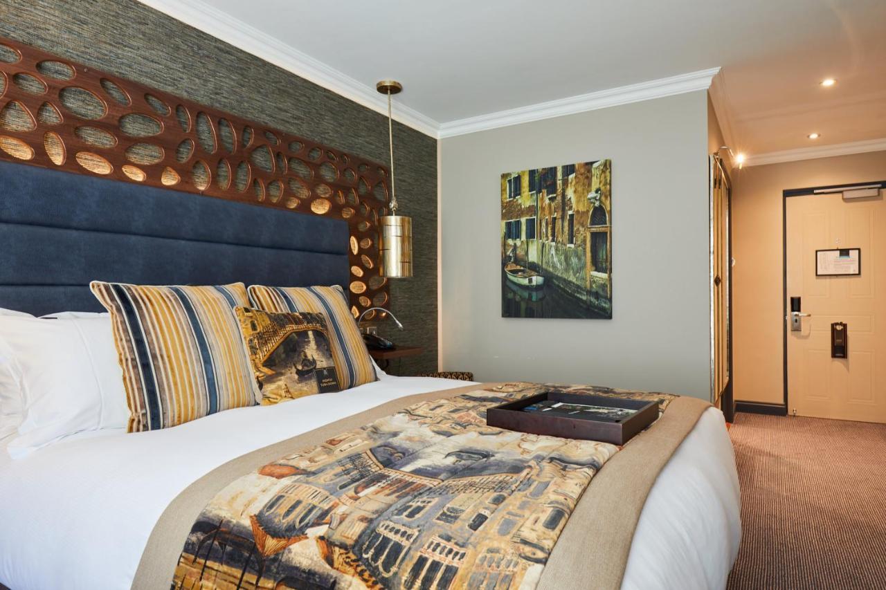 Worldhotels Distinctive Woughton House Hotel Milton Keynes Extérieur photo