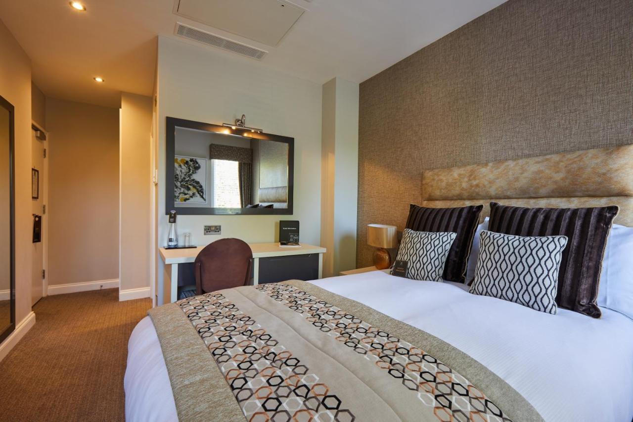 Worldhotels Distinctive Woughton House Hotel Milton Keynes Extérieur photo