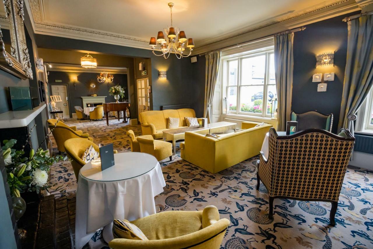 Worldhotels Distinctive Woughton House Hotel Milton Keynes Extérieur photo