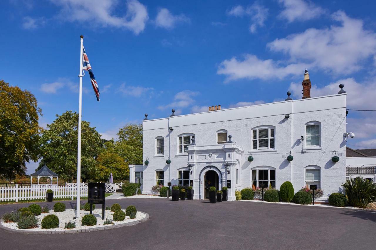 Worldhotels Distinctive Woughton House Hotel Milton Keynes Extérieur photo