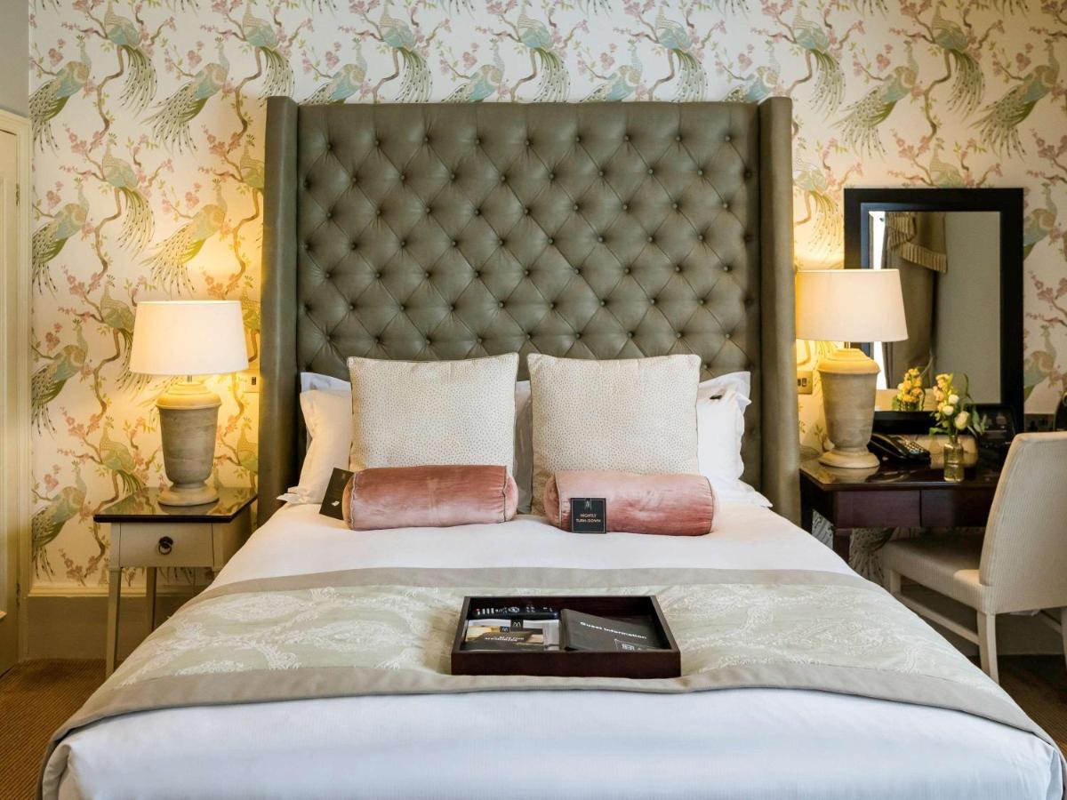 Worldhotels Distinctive Woughton House Hotel Milton Keynes Extérieur photo