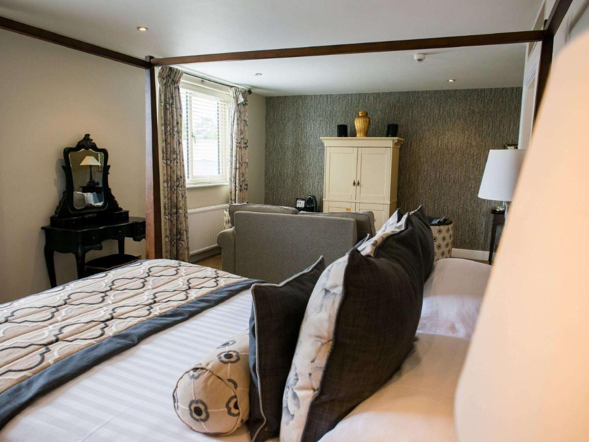 Worldhotels Distinctive Woughton House Hotel Milton Keynes Extérieur photo