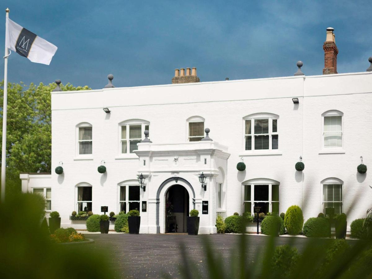 Worldhotels Distinctive Woughton House Hotel Milton Keynes Extérieur photo