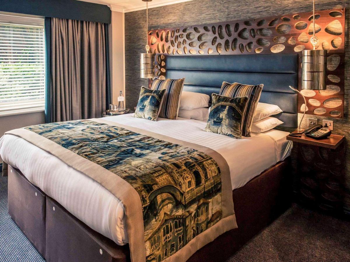 Worldhotels Distinctive Woughton House Hotel Milton Keynes Extérieur photo
